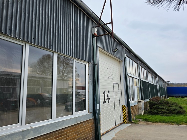 Pronájem skladového prostoru 1 100 m² - foto 1