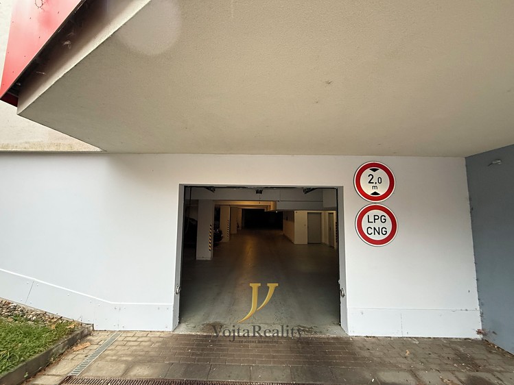 Prodej garážového stání 12 m² - foto 4
