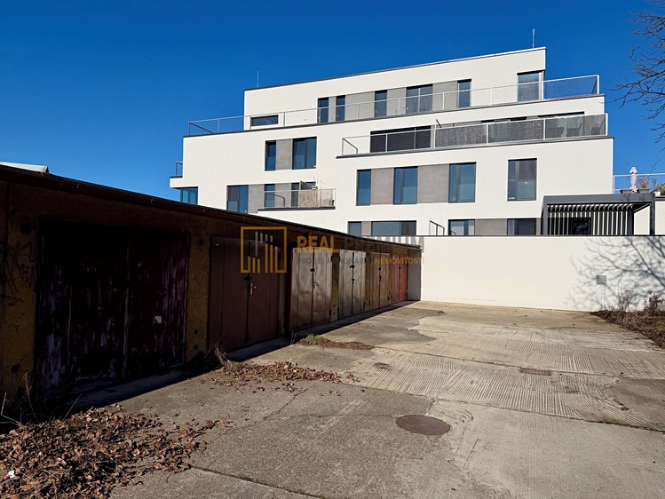 Prodej garáže 18 m² - foto 1