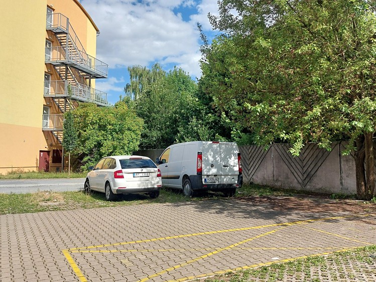 Prodej garážového stání 12 m² - foto 1