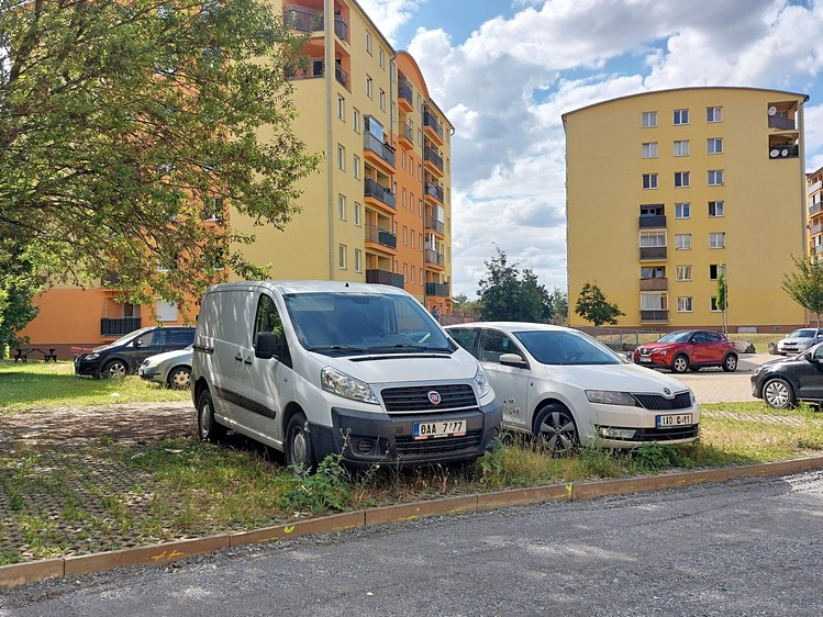 Prodej garážového stání 12 m² - foto 2
