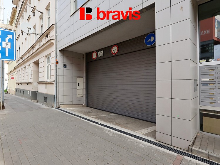 Prodej garážového stání 14 m² - foto 1