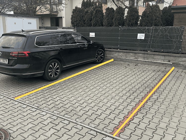 Prodej garážového stání 13 m² - foto 1