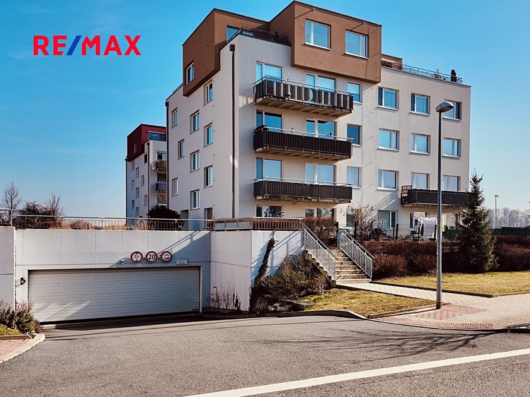 Prodej garážového stání 15 m² - foto 1