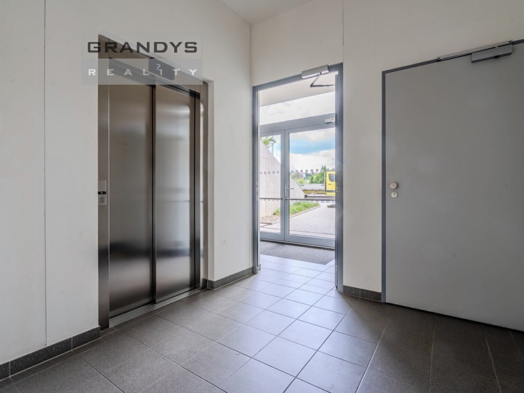 Prodej garážového stání 13 m² - foto 4