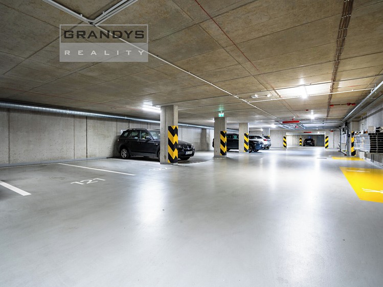 Prodej garážového stání 13 m² - foto 1