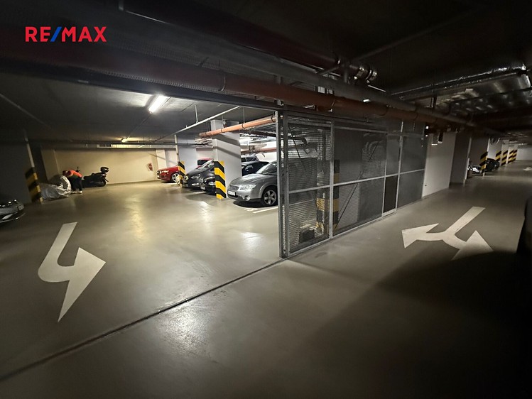 Prodej garážového stání 12 m² - foto 1