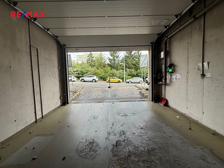 Prodej garážového stání 12 m² - foto 4