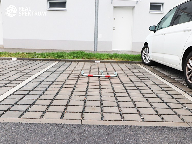 Prodej garážového stání 11 m² - foto 1