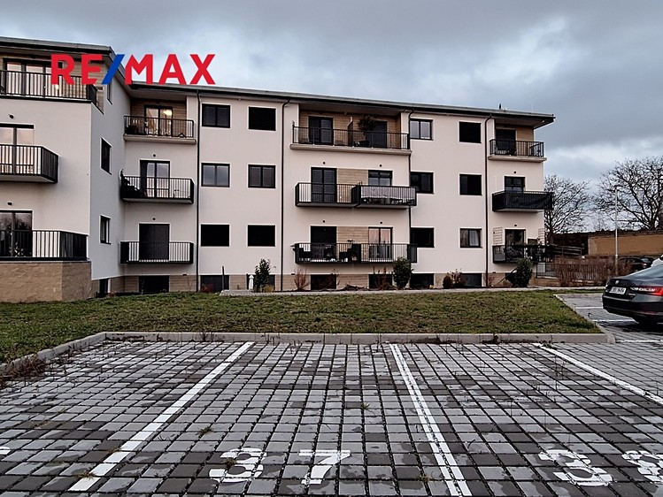 Prodej garážového stání 15 m² - foto 1