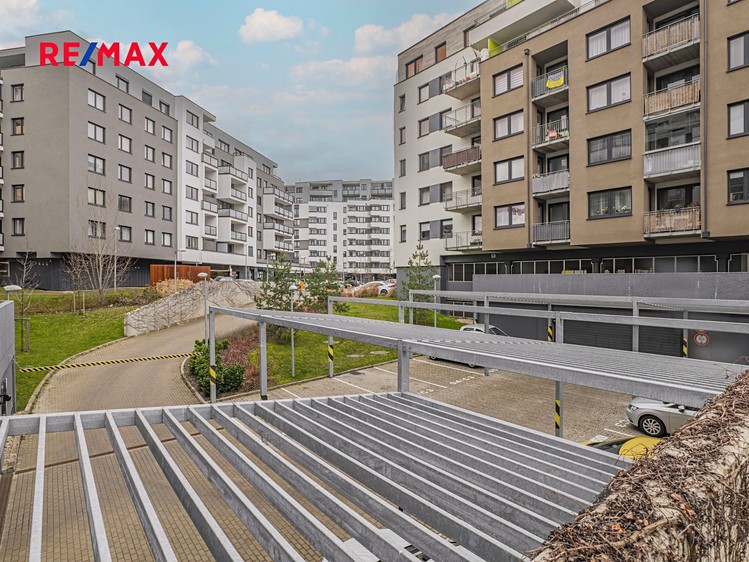 Prodej garážového stání 12 m² - foto 1