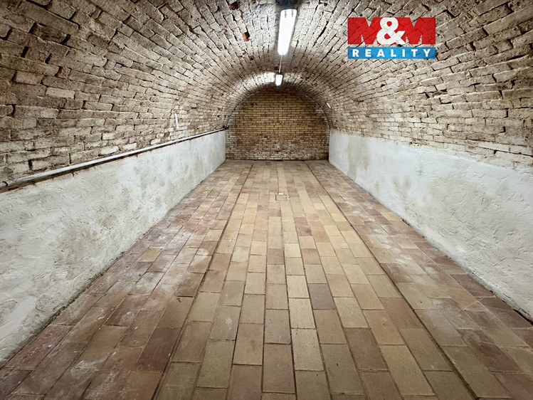 Prodej vinného sklepa 200 m² - foto 1