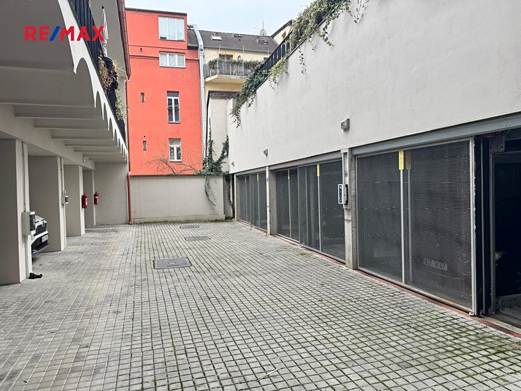 Prodej garážového stání 13 m² - foto 2