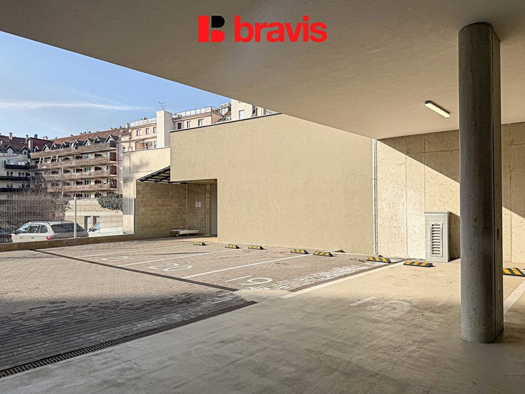 Pronájem garážového stání 13 m² - foto 1
