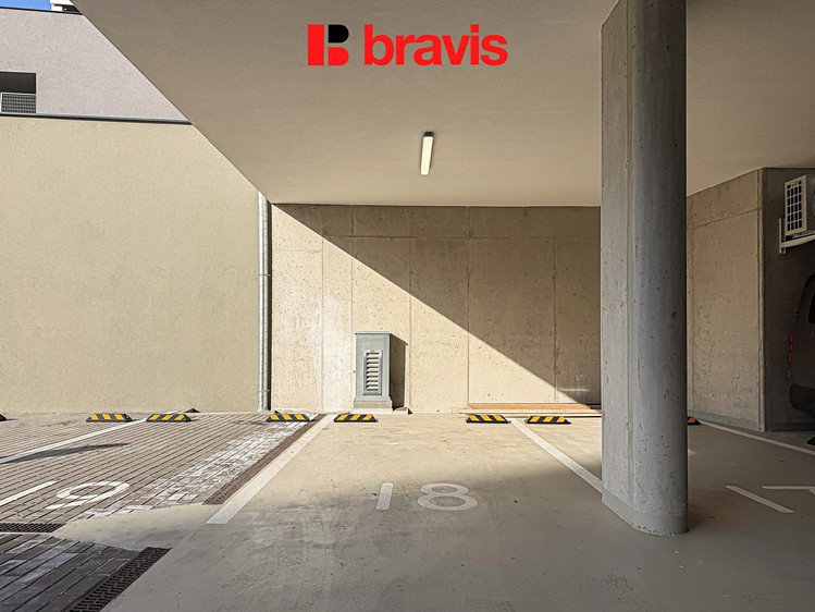 Pronájem garážového stání 13 m² - foto 2