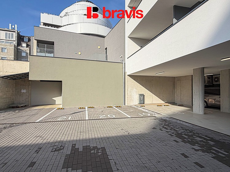 Pronájem garážového stání 13 m² - foto 3