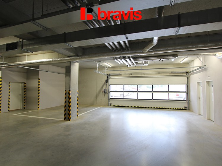 Pronájem garážového stání 15 m² - foto 1