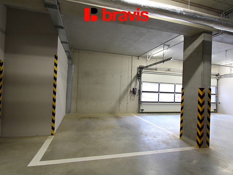 Pronájem garážového stání 15 m² - foto 3