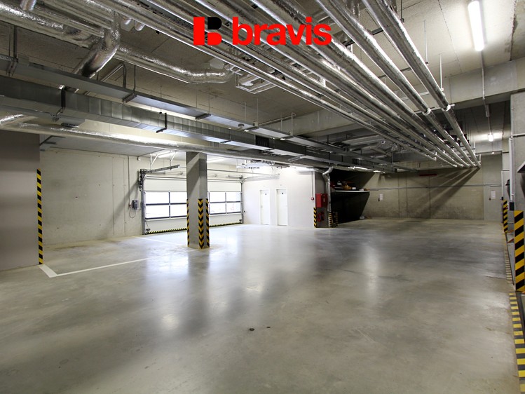 Pronájem garážového stání 15 m² - foto 2