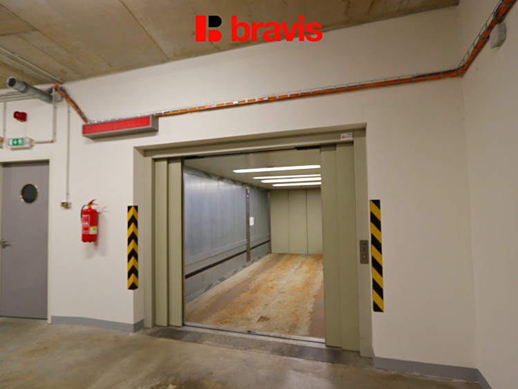 Pronájem garážového stání 13 m² - foto 2