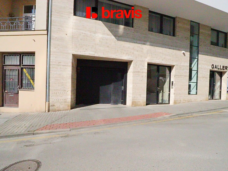 Pronájem garážového stání 13 m² - foto 1