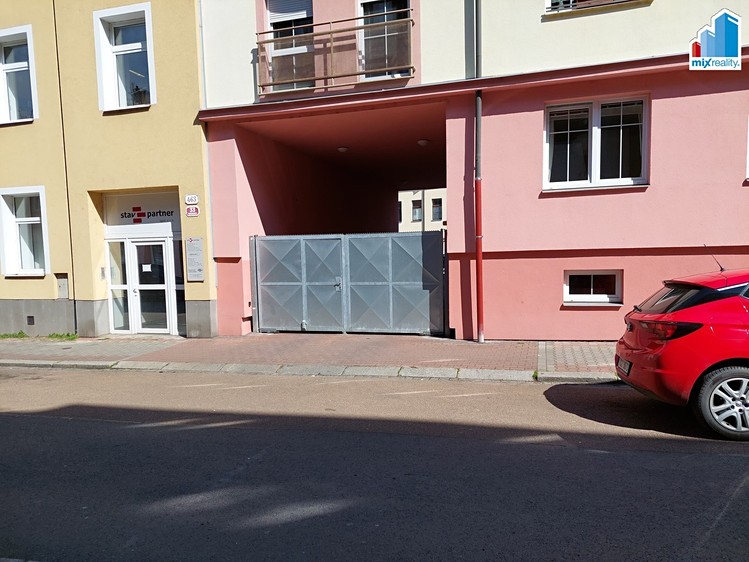 Pronájem garážového stání 10 m² - foto 3