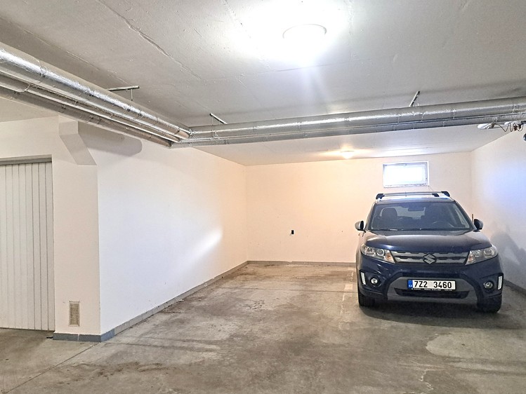 Pronájem garážového stání 17 m² - foto 4