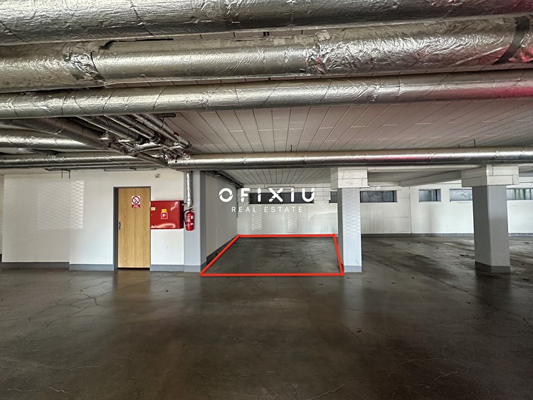 Pronájem garážového stání 18 m² - foto 1