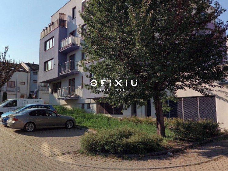 Pronájem garážového stání 18 m² - foto 4