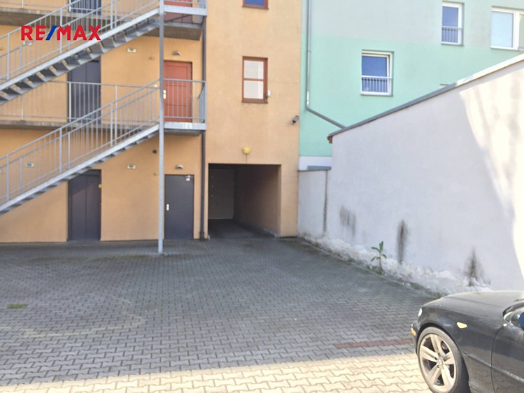 Pronájem garážového stání 20 m² - foto 2