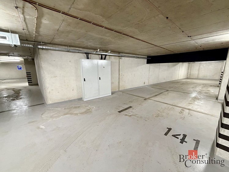 Pronájem garážového stání 19 m² - foto 1