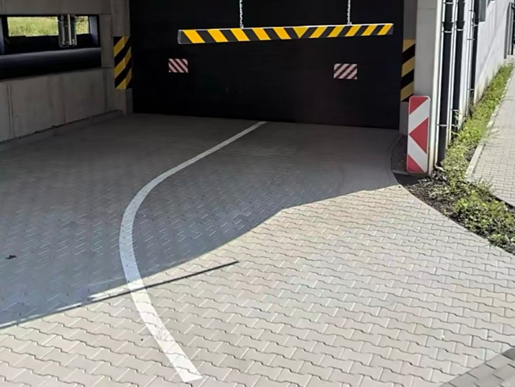 Pronájem garážového stání 13 m² - foto 3