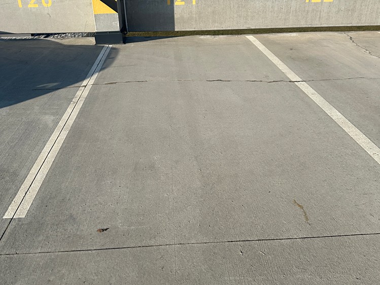 Pronájem garážového stání 13 m² - foto 1
