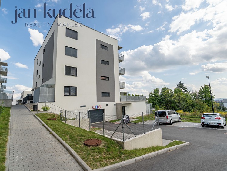 Pronájem garážového stání 18 m² - foto 3
