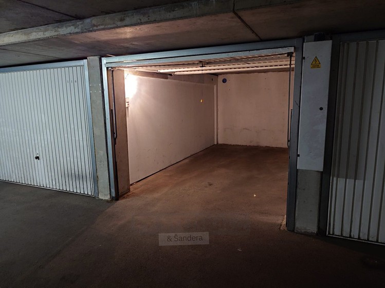 Pronájem garáže 17 m² - foto 1