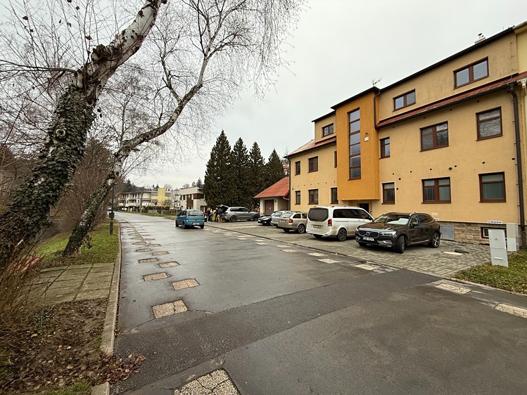 Pronájem garážového stání 18 m² - foto 2
