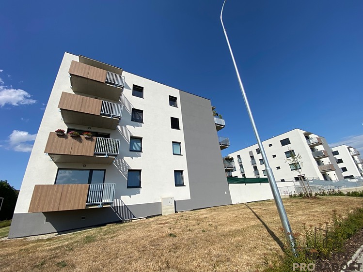 Pronájem garážového stání 12 m² - foto 3