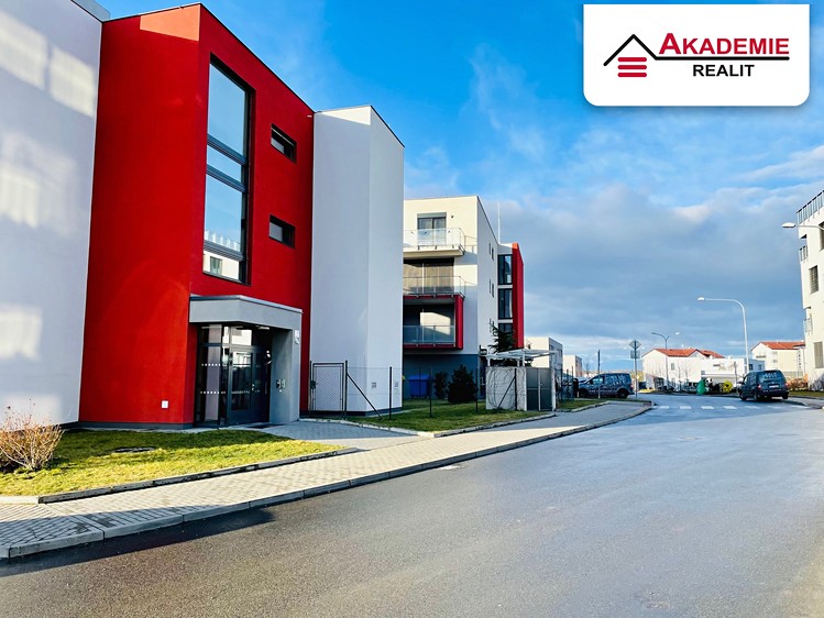 Pronájem garážového stání 14 m² - foto 3