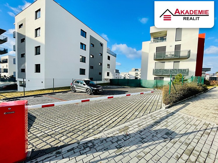 Pronájem garážového stání 14 m² - foto 2