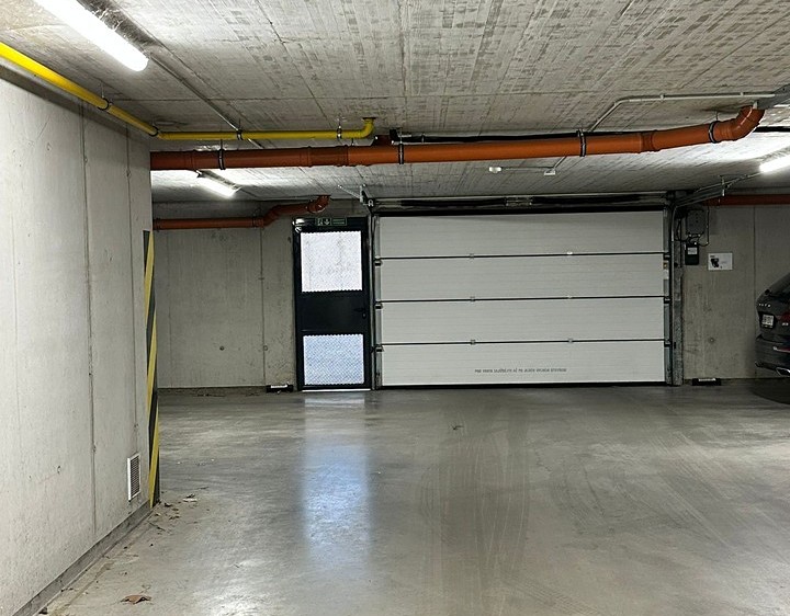 Pronájem garážového stání 12 m² - foto 3