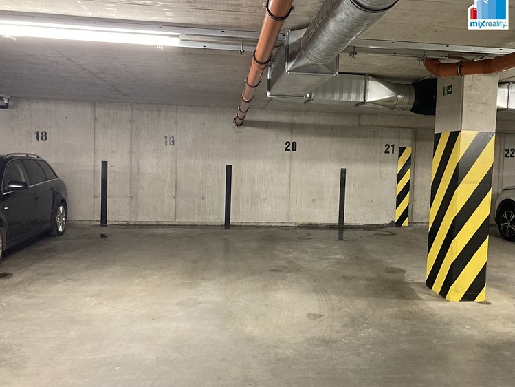 Pronájem garážového stání 12 m² - foto 4