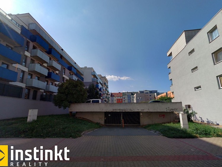 Pronájem garážového stání 20 m² - foto 3