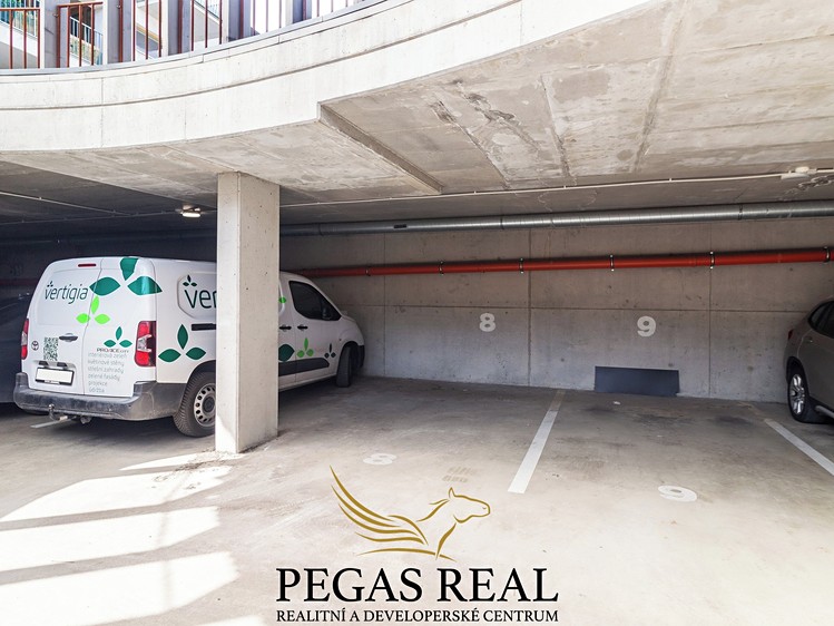 Pronájem garážového stání 13 m² - foto 2