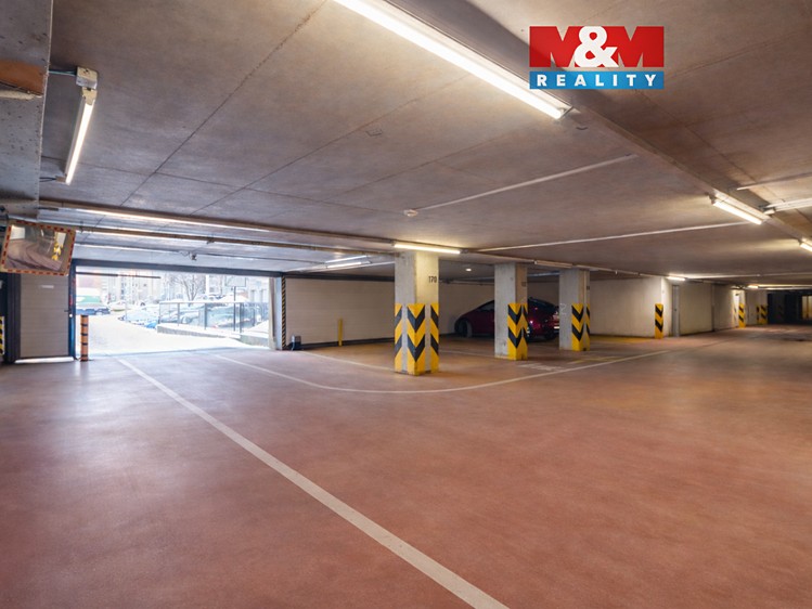 Pronájem garážového stání 16 m² - foto 1