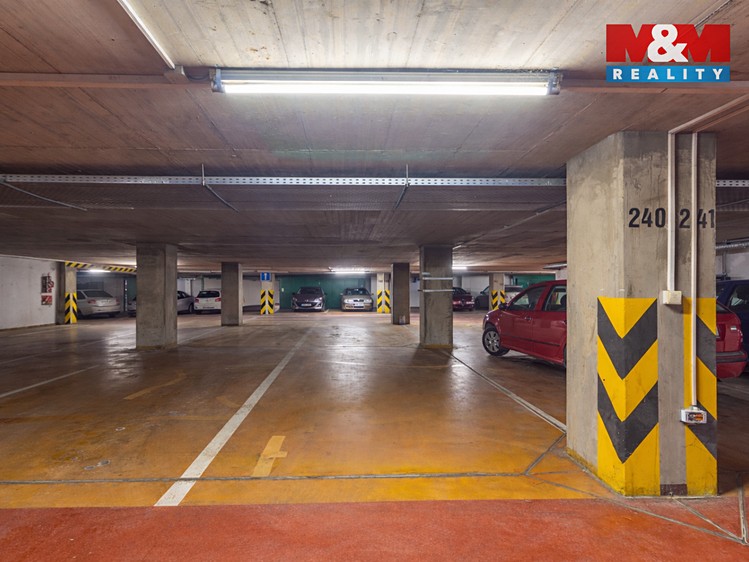 Pronájem garážového stání 16 m² - foto 3