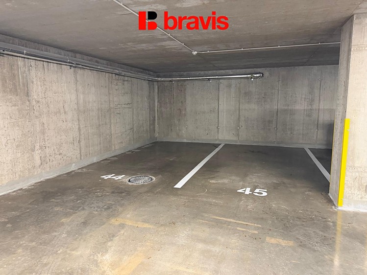 Pronájem garážového stání 13 m² - foto 1