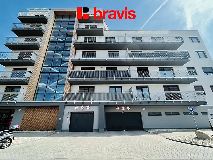 Pronájem garážového stání 13 m² - foto 4