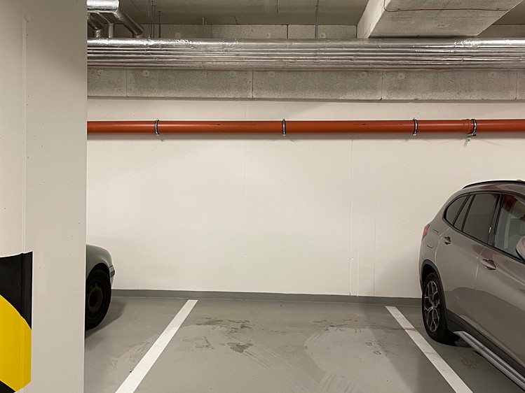 Pronájem garážového stání 15 m² - foto 1
