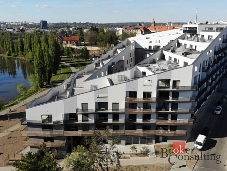 Pronájem garážového stání 12 m² - foto 3