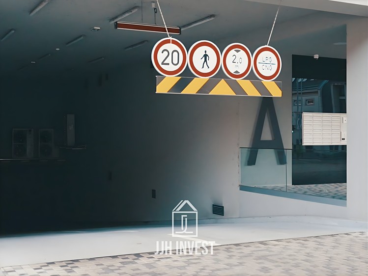 Pronájem garážového stání 15 m² - foto 4